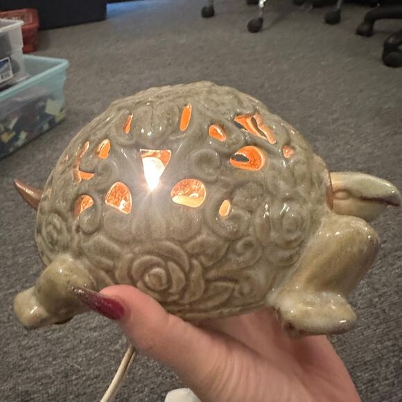 Whimsy Floral Kirkland's Ceramic Sage Turtle Nightlight Table Lamp Head Bobbles. - Picture 6 of 6